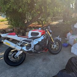07 Aprilia Tuono 1000cc