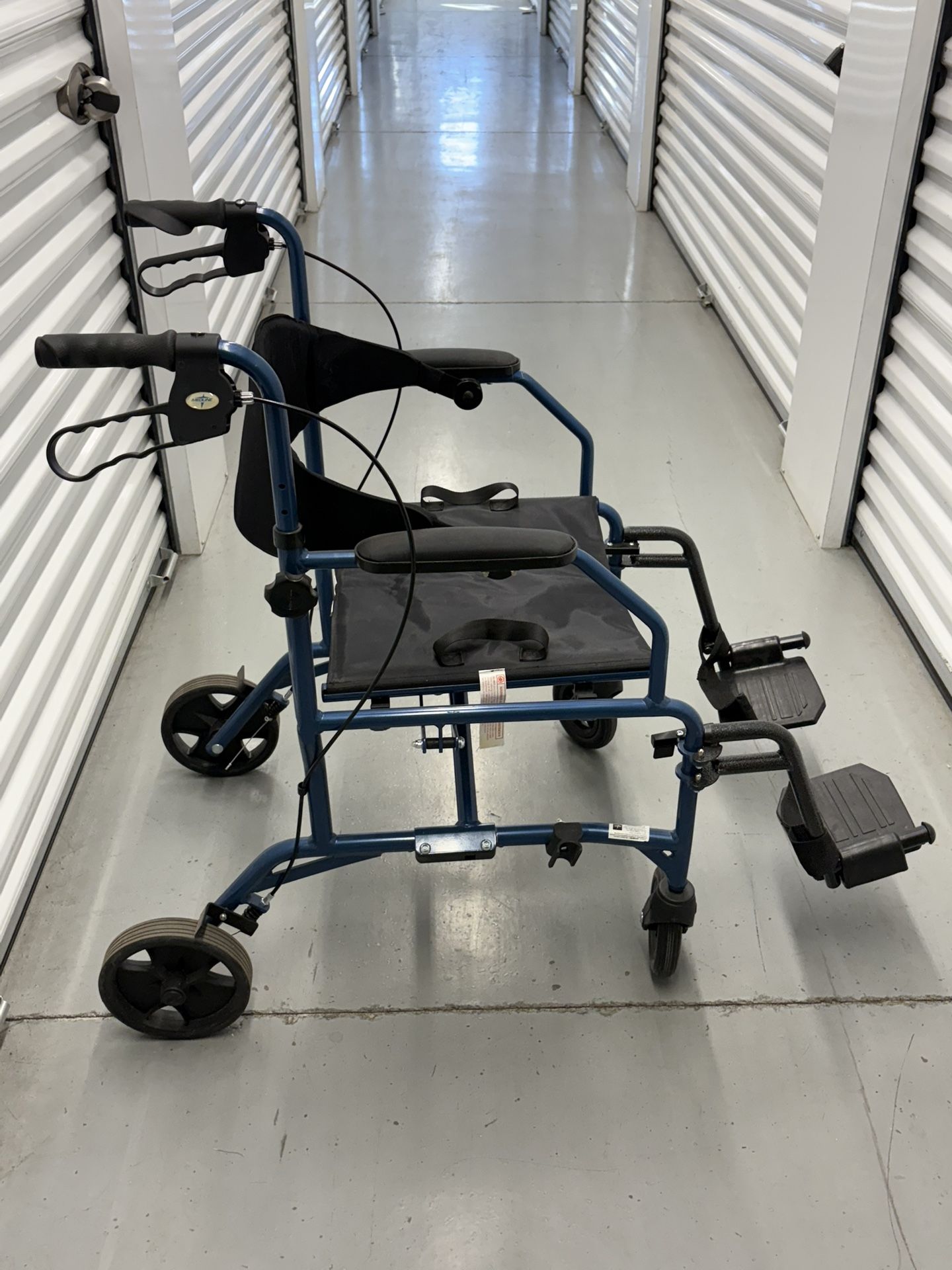 Medline Combination Rollator and Transport Chair Desk-Length Arms Swing Away Footrests MDS808200TRR