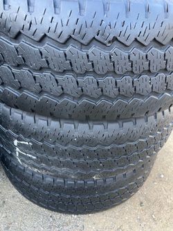 Set of 4 used tire LT 275/70/18 Bridgestone