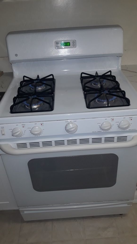 Nice GE gas stove