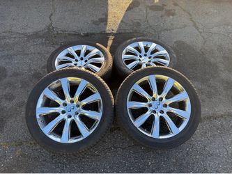 Infiniti QX 56—22” wheels