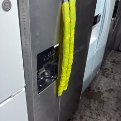 Whirlpool Apartment Size Refrigerator 