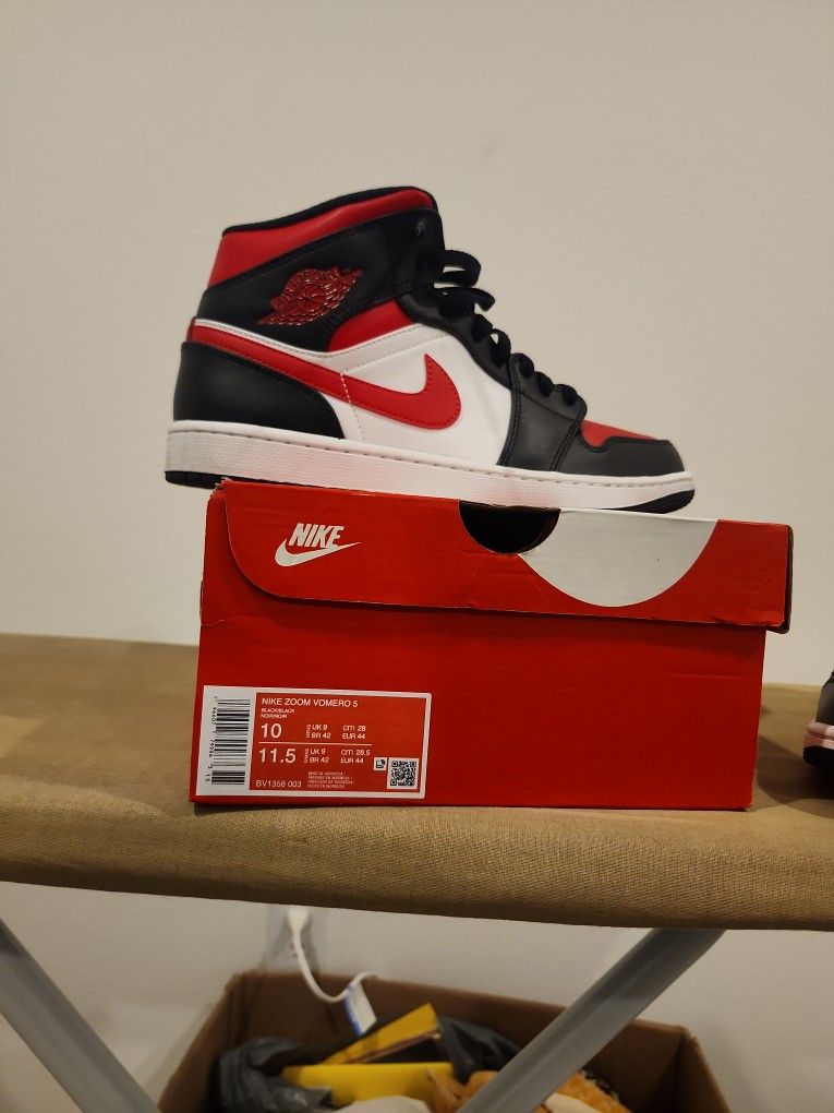 Nike Zoom Vomero 5 Size 10 In Mens