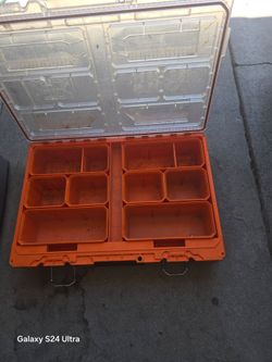 Cajas para tornillos o clavos y candados para volantes decarro