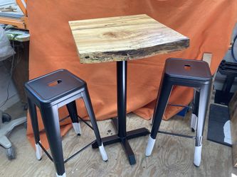 Spaulted Maple Pub Table With Two Stools