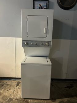 24”Stackable Whirlpool washer and dryer combo