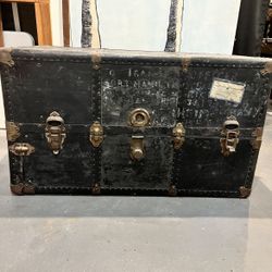 Vintage Trunk Military Footlocker