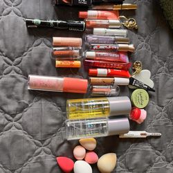 Bundle Lippy, Setting Spray And Beauty Blenders