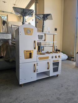 White kidd kitchen