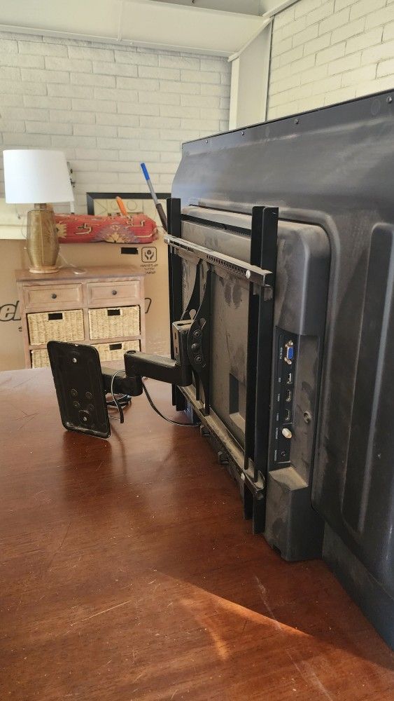 Articulating TV Mount Bracket And FREE 42" TV