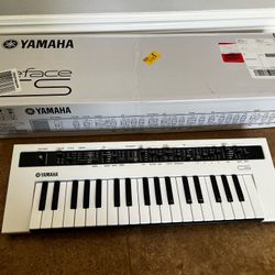 Yamaha Reface CS Virtual Analog Synthesizer