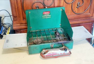 Vintage Coleman 425E Green 2-Burner Camp Stove – Wind Panels & Side Trays