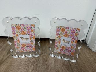 Brand New 5” X 7” Magnetic Acrylic Frame