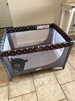 Baby play pen