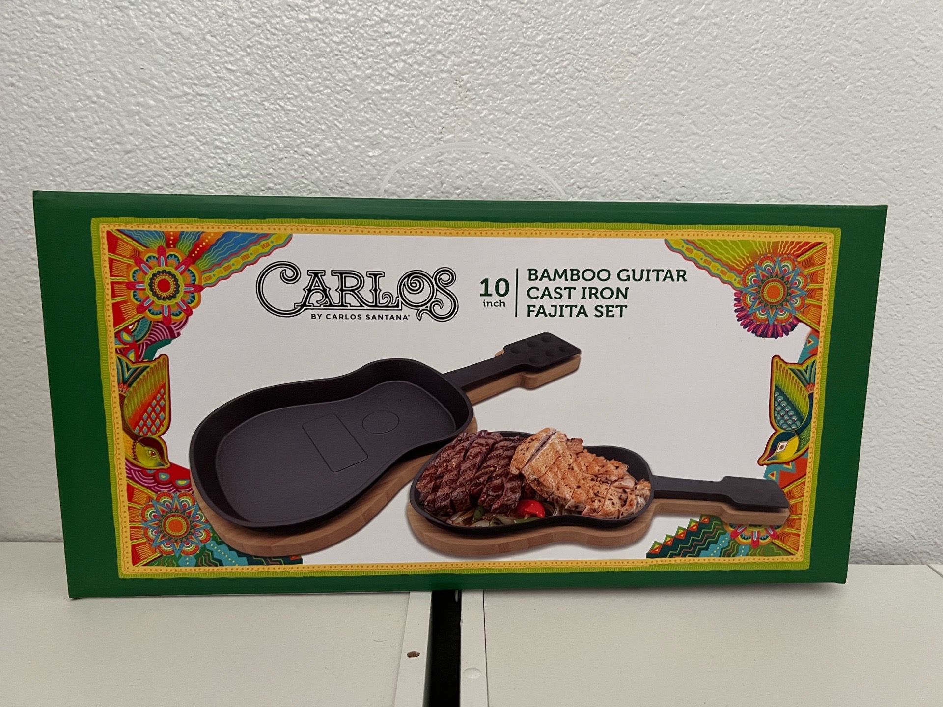 10 inch Bamboo Guitar Cast Iron Fajita Set