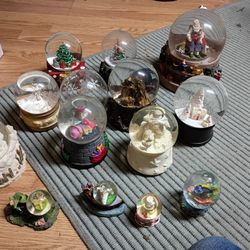 Musical Snow Globes 