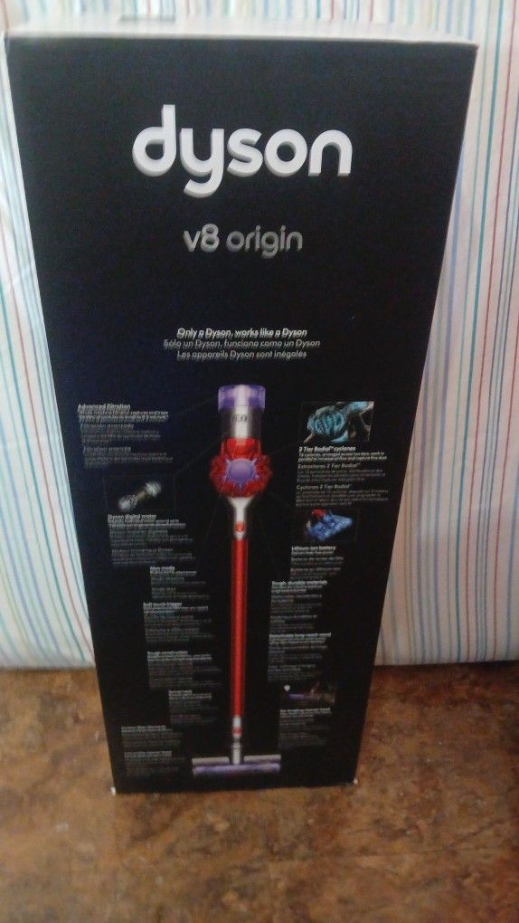 Dyson V8 Origin (Red) 