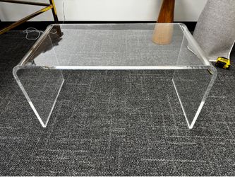 Perfect condition cute acrylic table!