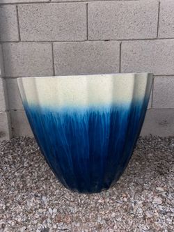 🪴 Large Blue Ombre Decorative Hard plastic  Planter Pot