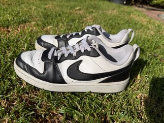 Nike Pandas Black and white