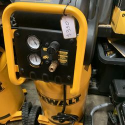 DEWALT 15 Gal. Portable Electric Air Compressor