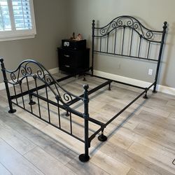 Queen Metal Bed Frame - Black 