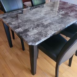 Beautiful Dining Room Table And 4 Cushion Chairs