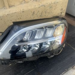 2020 MBZ  C 300 LEFT HEADLIGHT 