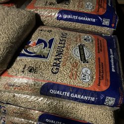 Price Drop! 35 Bags Of Pellets For Sale 150$