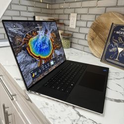 Dell XPS 17 32gb RAM 1TB RTX 3050