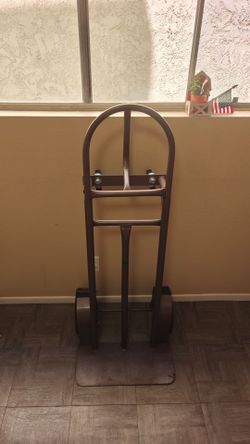 Moving dolly