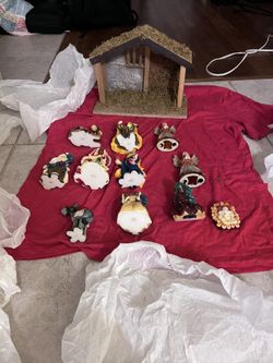 O’Well Nativity Pieces With Manger.