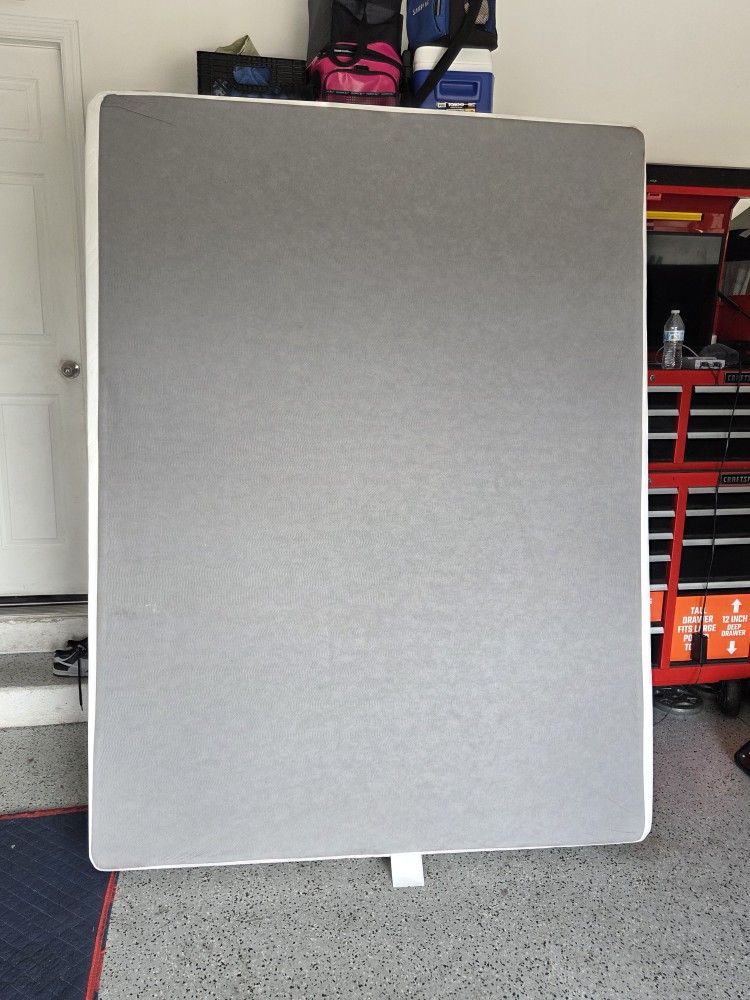 Like New Simmons Queen Boxspring