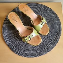 AUTHENTIC COACH WOMEN'S HEELS , SIZE 8 B - LIKE NEW