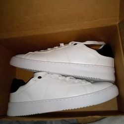 BRAND NEW IN BOX CALVIN CLEIN  SNEAKERS