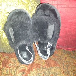 UGG FLUFF SLIPPERS SIZE 1 