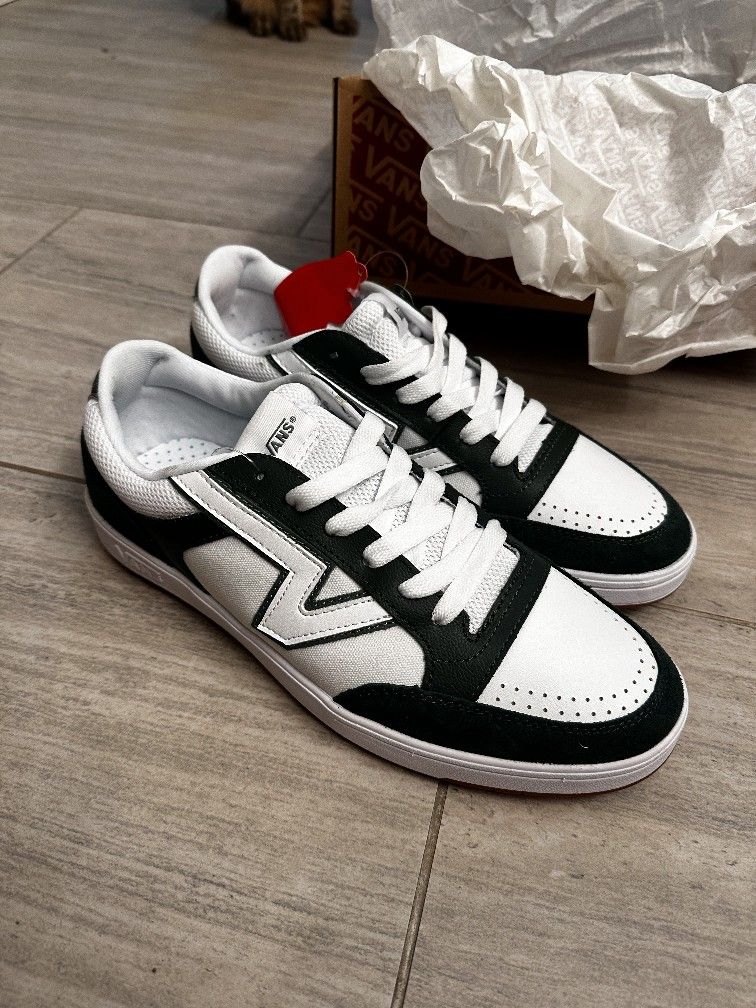 Vans Nee Varsity Size 9 (New In Box)