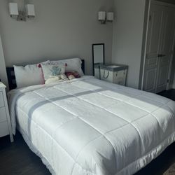 [New] Very Comfortable Queen Mattress + Black Bed Frame