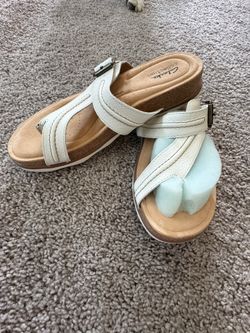 Clarks Brand Leather Sandals—BRAND NEW Leather Womens Size 9M