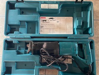 Makita corded Saw zall with Case