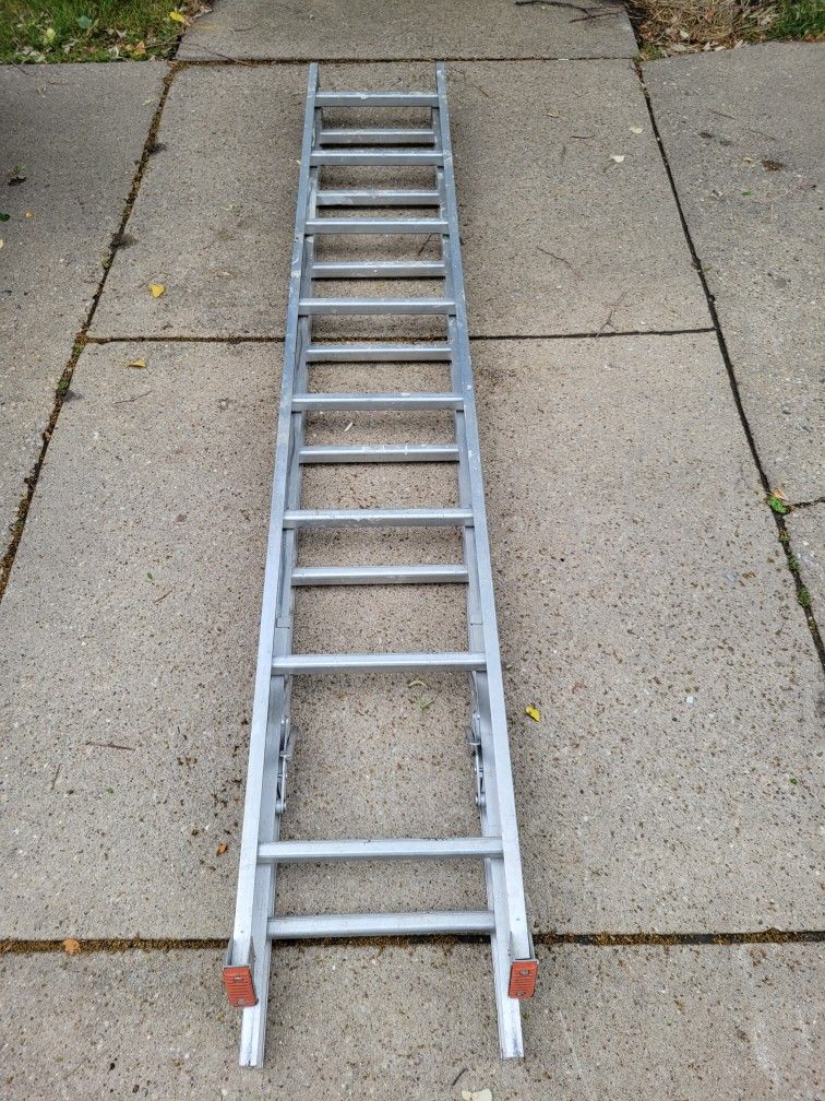 13FT ALUMINUM LADDER