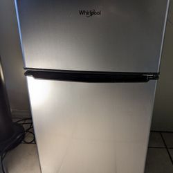 Mini Fridge/Freezer