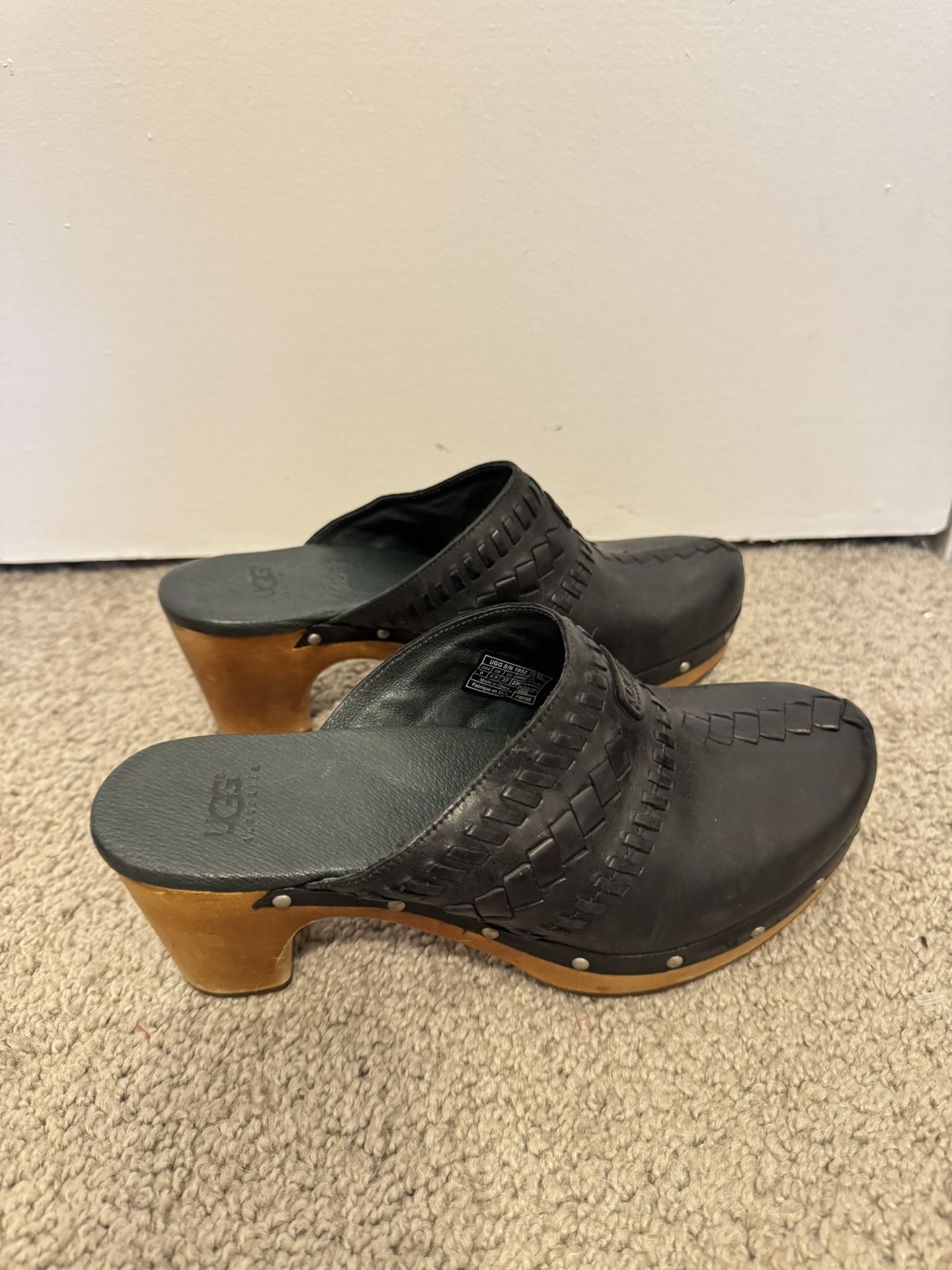 UGG Australia Vivica Women's Black Leather Clogs Size 6