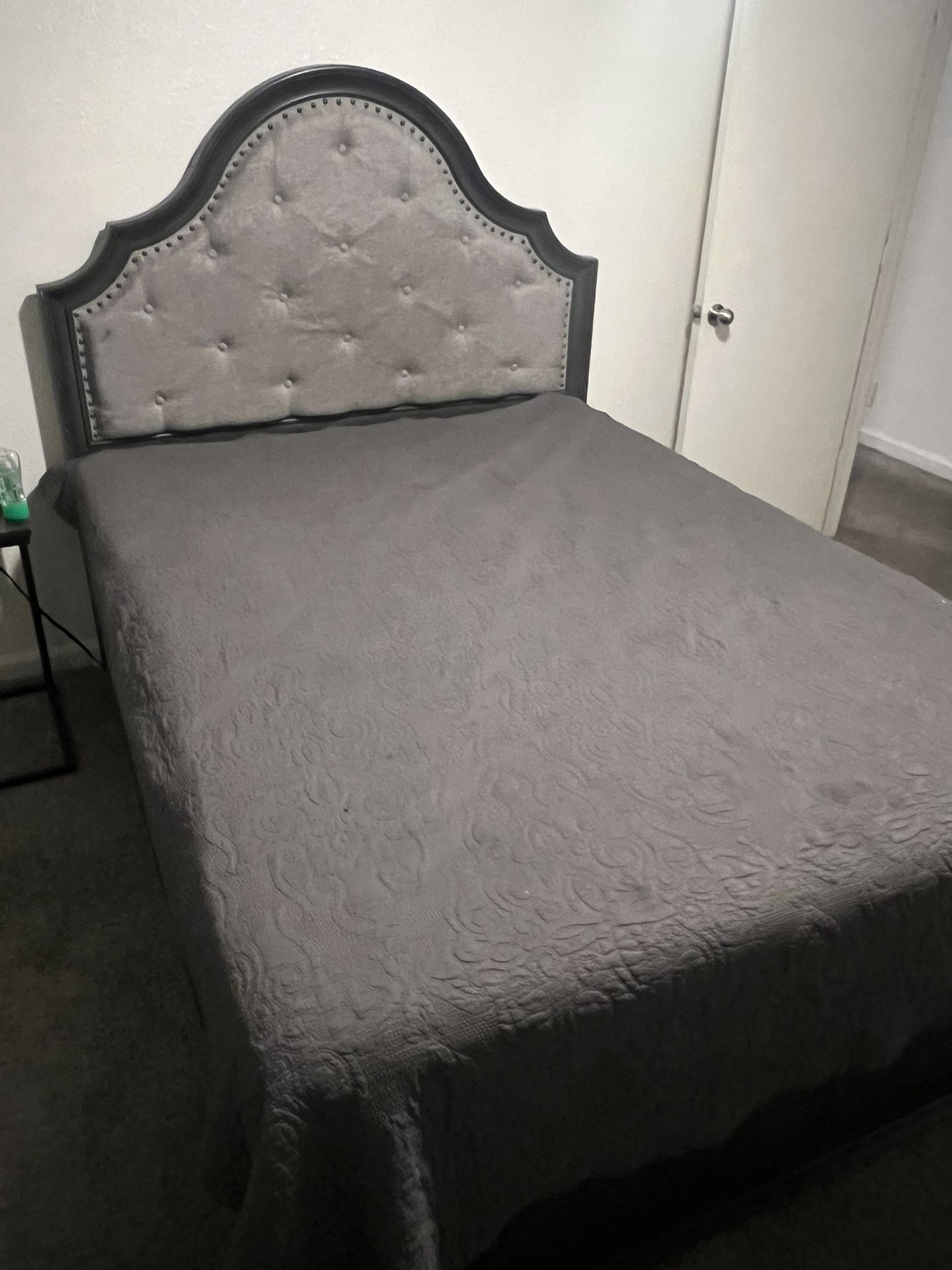 Queen Bed With Pillow Mattress With Dresser