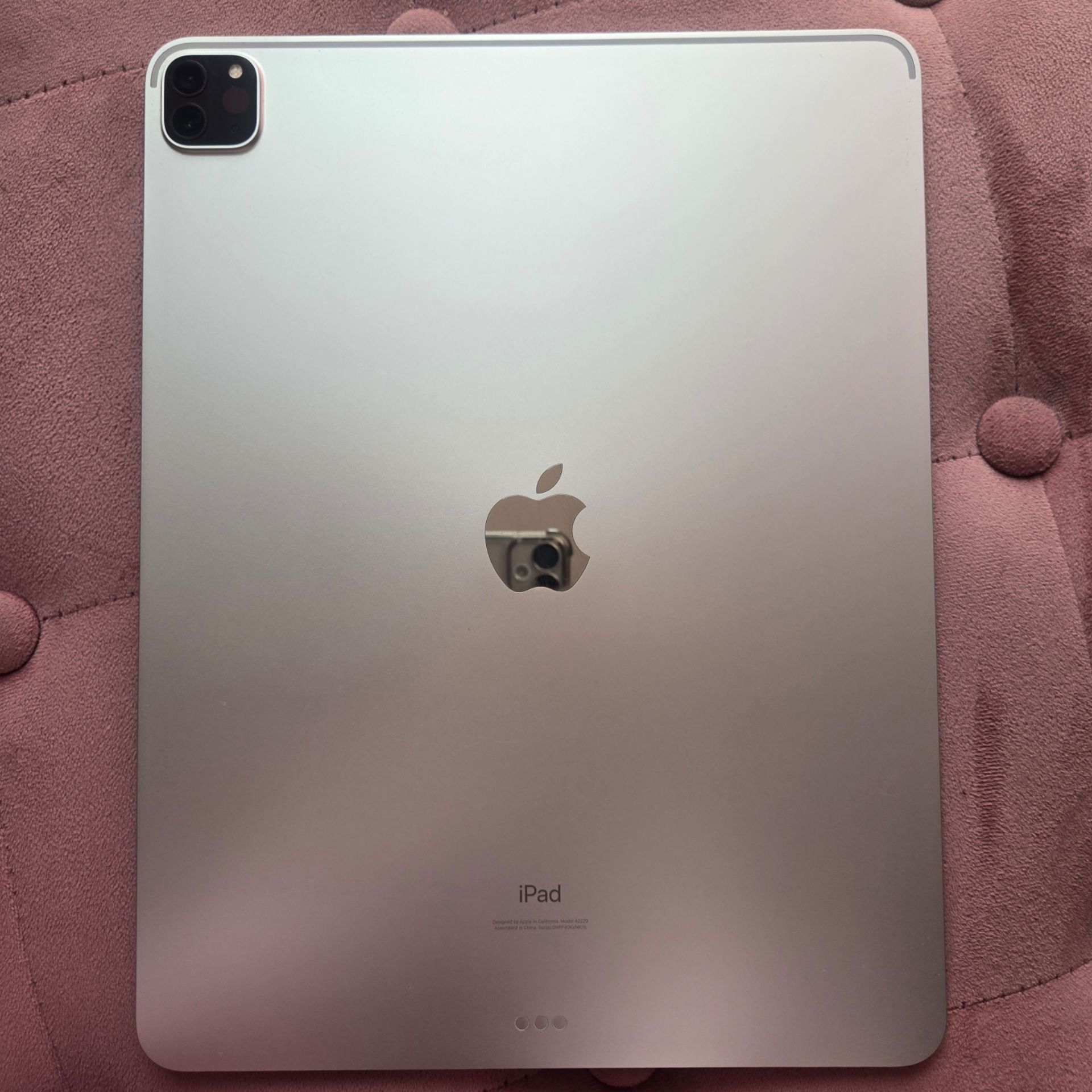 1TB iPad Pro w/ Apple Pen - EXCELLENT