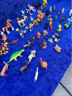 61 pc good condition collectible toys altogether $20