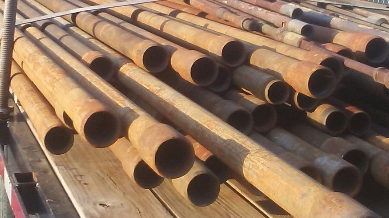 Used oilfield pipe 2 3/8 × 28 '