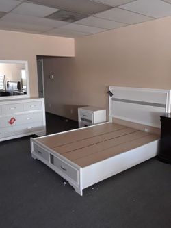 4PC QUEEN BEDROOM SET: QUEEN BED FRAME, DRESSER, MIRROR, NIGHTSTAND