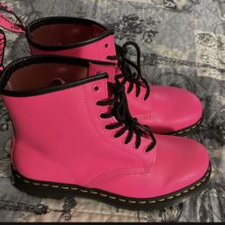 New Dr Martens Boots Women 