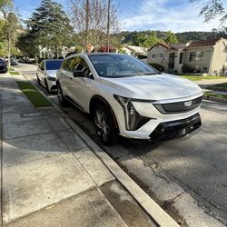 2025 Cadillac Optiq Luxury Package Electric 